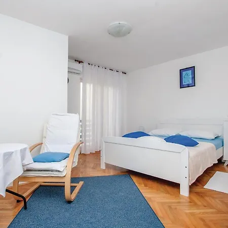 Nyaraló Awesome In With Kitchen