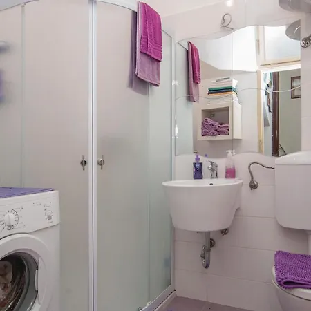 בית נופש 3 Bedroom Amazing Home In Vodice וודיצה